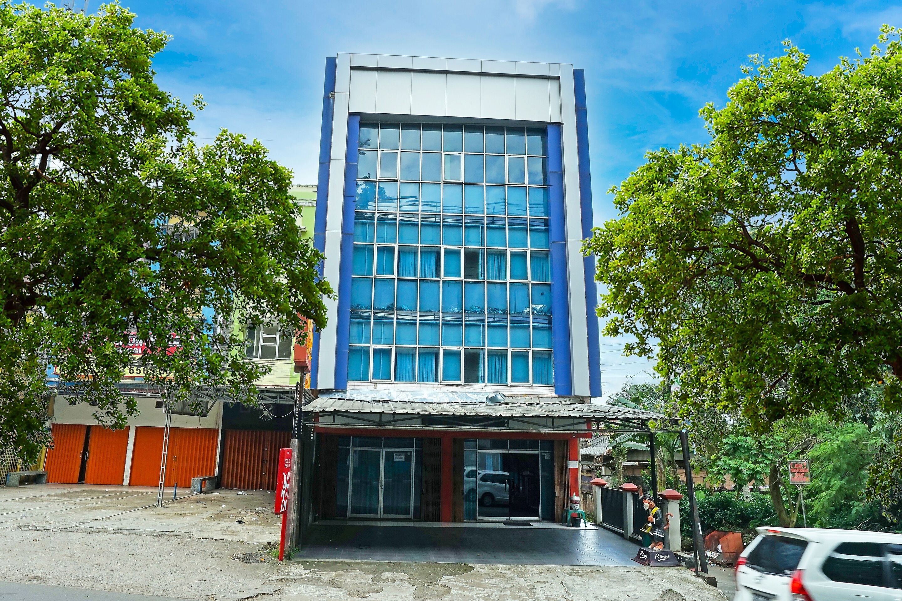 Photo - OYO 90390 Hotel Rd PremiumNearRSUD Station