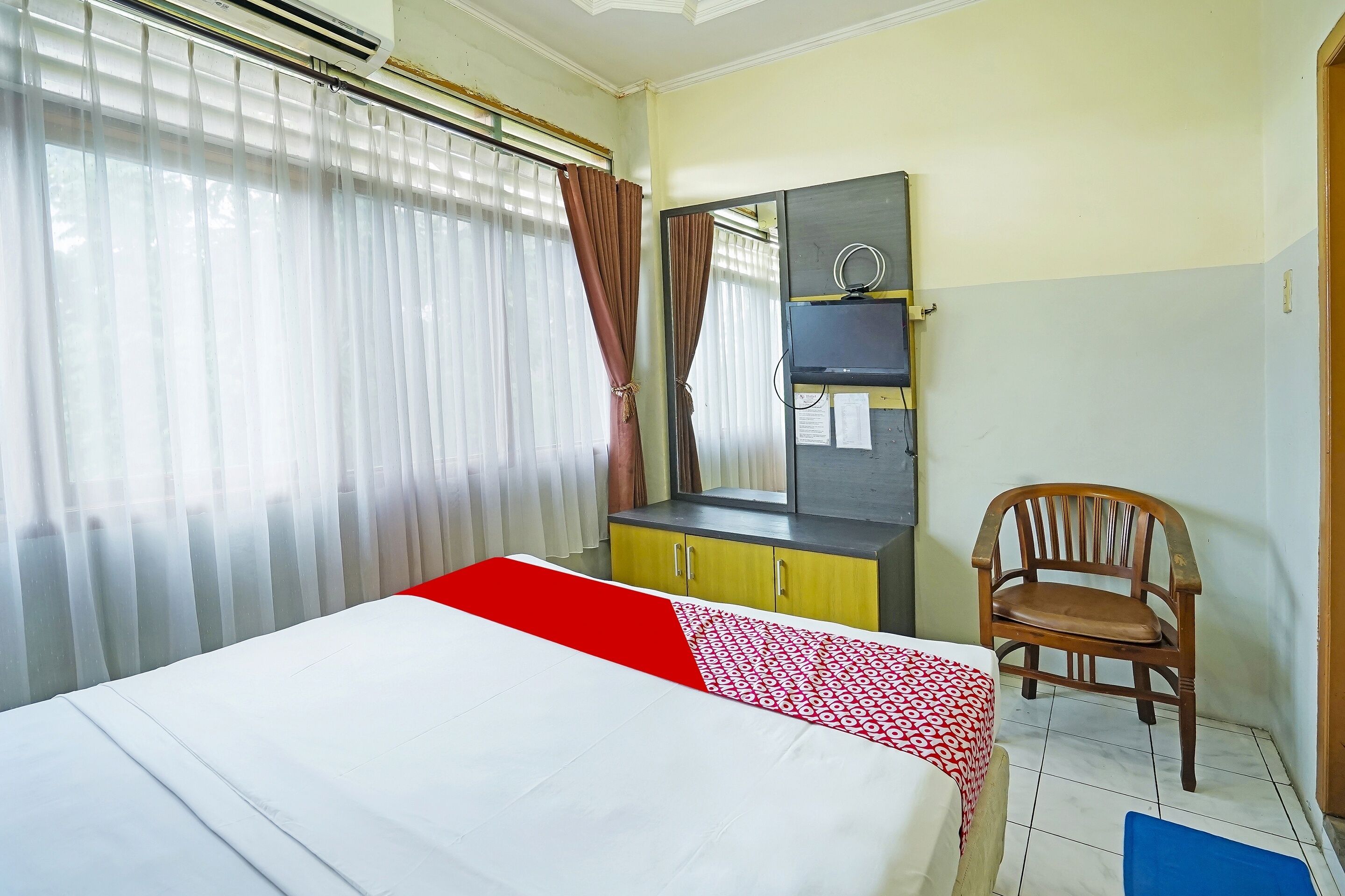 Photo - OYO 90390 Hotel Rd PremiumNearRSUD Station