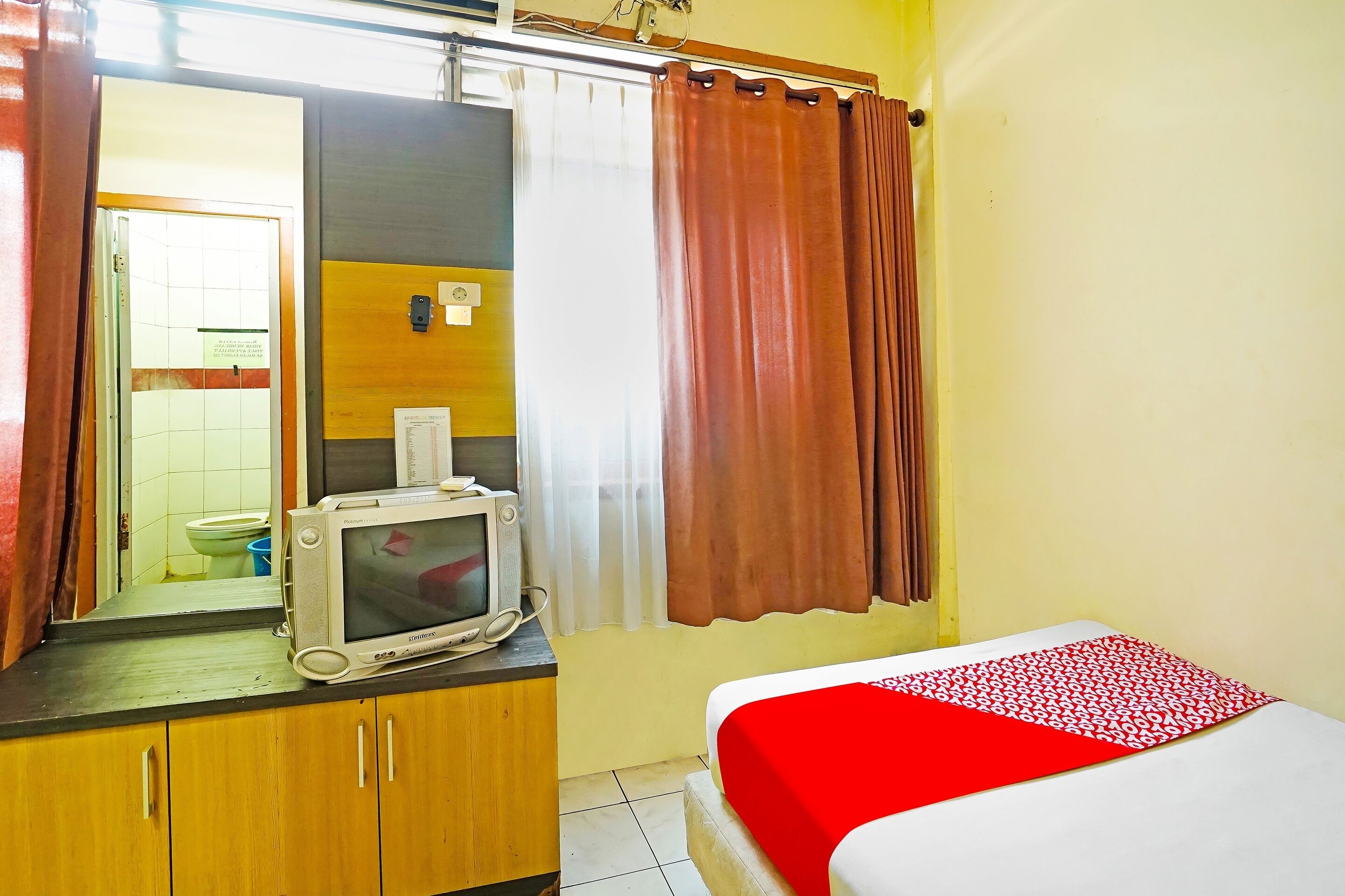 Photo - OYO 90390 Hotel Rd PremiumNearRSUD Station