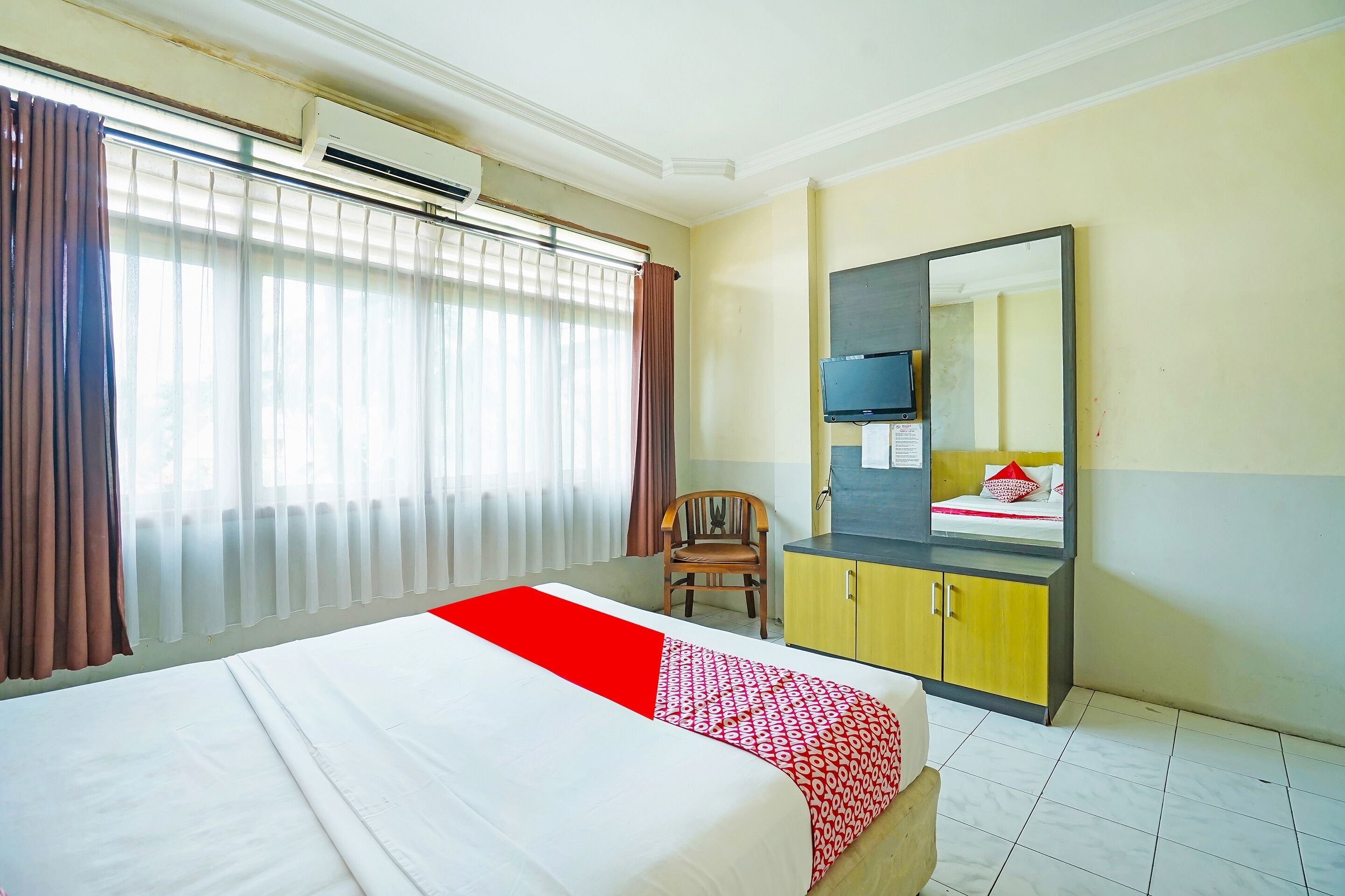 Photo - OYO 90390 Hotel Rd PremiumNearRSUD Station