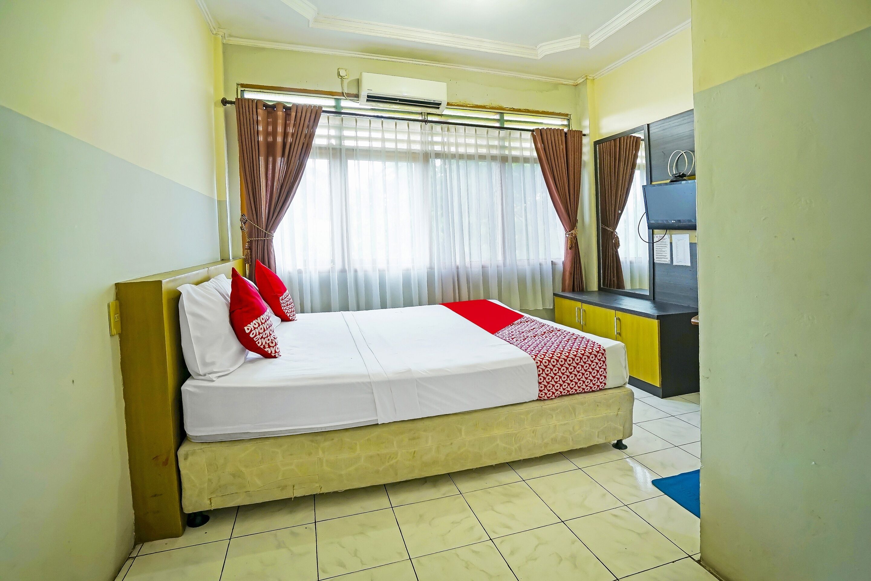 Photo - OYO 90390 Hotel Rd PremiumNearRSUD Station