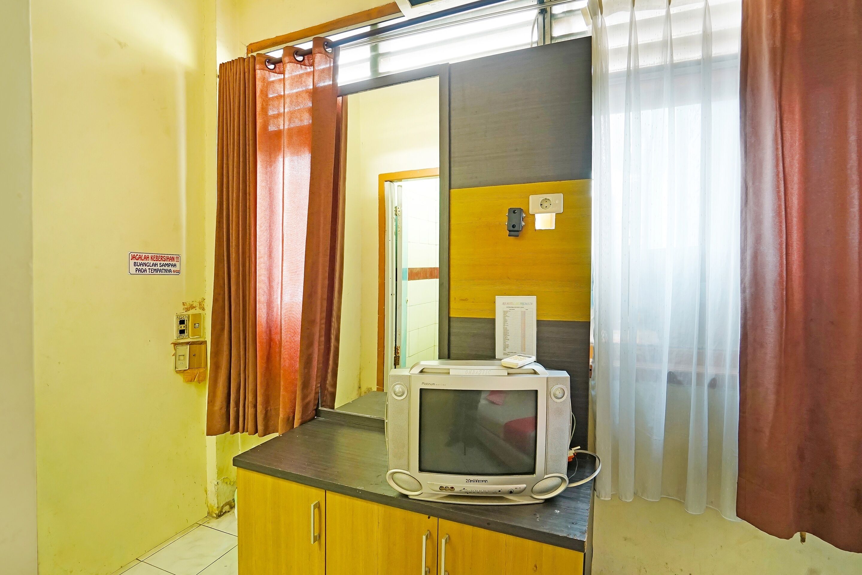 Photo - OYO 90390 Hotel Rd PremiumNearRSUD Station
