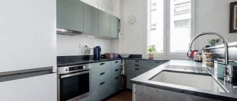 Fridge, microwave, oven, stovetop