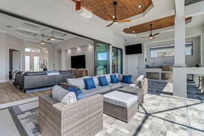 Exterior - 706 NW 37th PL (Cape Coral)