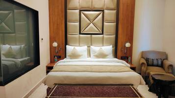 Executive Room | In-room safe, individually furnished, desk, laptop workspace