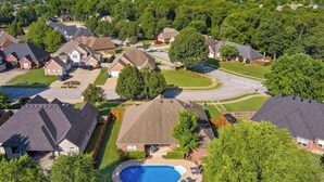 A residential area with houses, a swimming pool, and a road. - Poolside Place - Game Room - MTB-Friendly (Bentonville)