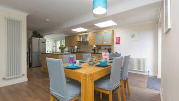 Cottage | Dining