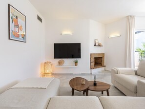 TV - Beautiful 1-bedroom apartment with terrace and pool in Marbella (Marbella)