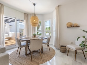 Dining - Beautiful 1-bedroom apartment with terrace and pool in Marbella (Marbella)