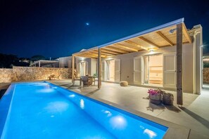 حمّام سباحة خارجي