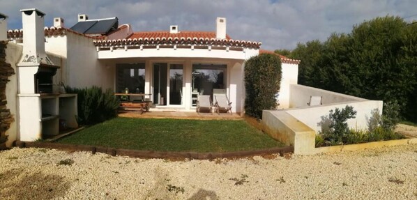 Exterior - Amor de Criança - Casa com 2 Quartos (São Teotónio)