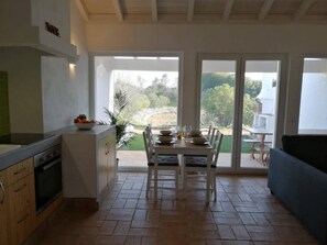 Dining - Amor de Criança - Casa com 2 Quartos (São Teotónio)