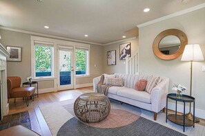 TV, fireplace, offices