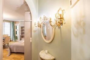 Desk, Internet, bed sheets - GuestReady - Lux studio in Le Marais (Paris)