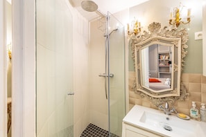 Shower, towels