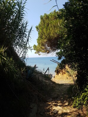 Beach - Three-room apartment with sea view terrace, free private parking, beach at 200mt (Peducelli)