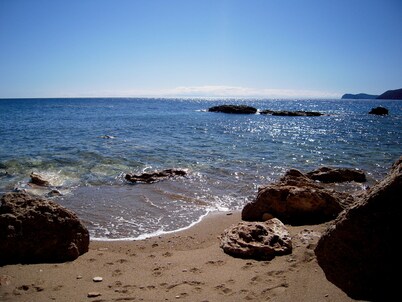 Three-room apartment with sea view terrace, free private parking, beach at 200mt