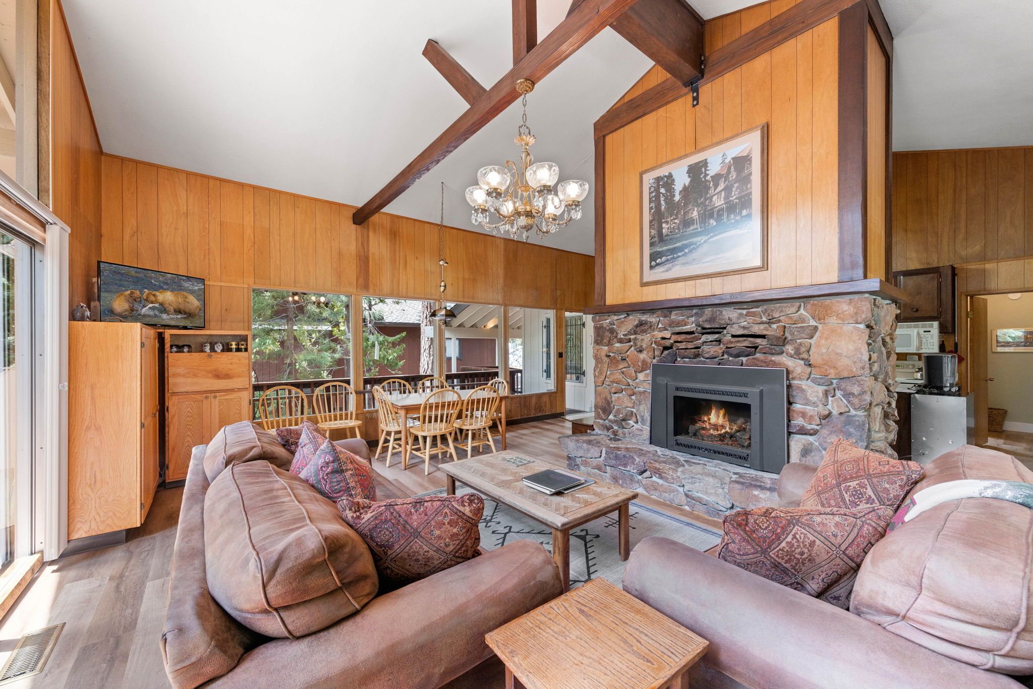 Starry Skies - West Shore Cabin.  Walk to Private Beach. DOG OK