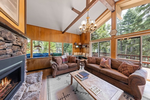 Starry Skies - West Shore Cabin.  Walk to Private Beach. DOG OK