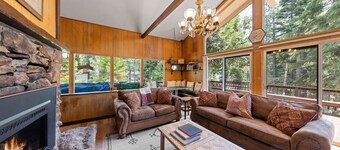 Starry Skies - West Shore Cabin.  Walk to Private Beach. DOG OK