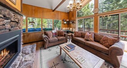 Starry Skies - West Shore Cabin. Walk to Private Beach. DOG OK