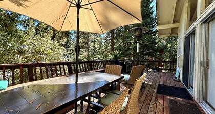 Starry Skies - West Shore Cabin. Walk to Private Beach. DOG OK