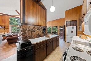 Geladeira, micro-ondas, fogão, cooktop