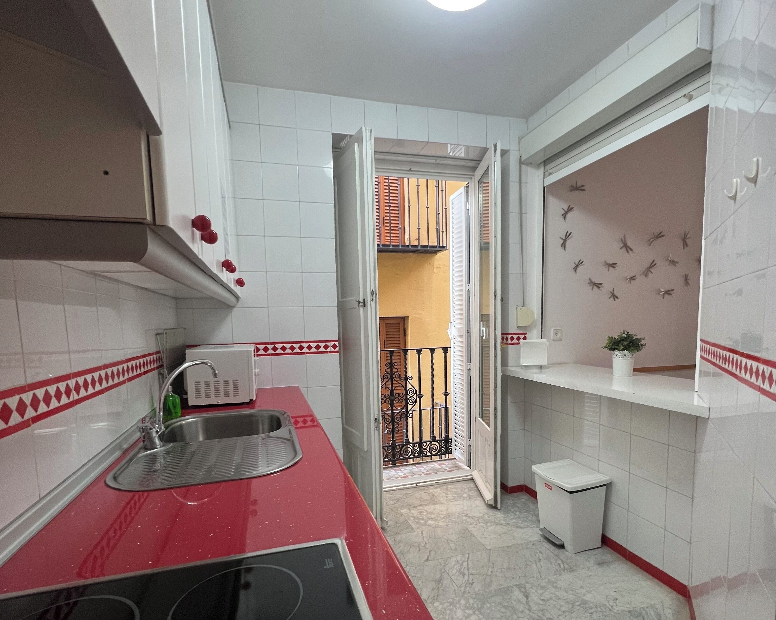 Standard Apartment | Private kitchen | Full-sized fridge, microwave, stovetop, electric kettle