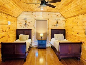 3 عدّة غرف نوم وواي فاي وملاءات أسرّة