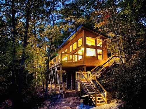 Cliffline Twilight |Cliffside Hot Tub ·RRG Retreat | Epic views & Pet Friendly