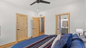 Room - Daze Off - Natural Bridge, Luxury, Hot Tub, SUP Ky (Rogers)