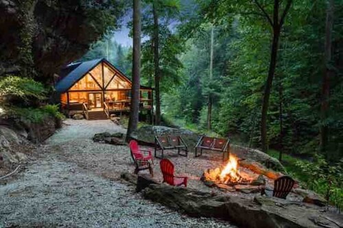 Cabin of Freedom Falls |Private Waterfall, Hot Tub | Secluded & Luxury Log Cabin Retreat