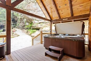 Indoor spa tub