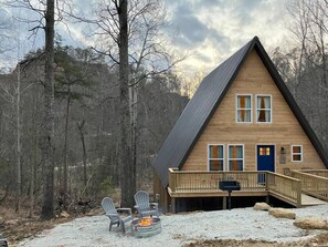 Terrace/patio - A-Frame Cabin -Hot Tub - Bluff Views -RRG (Powell County)