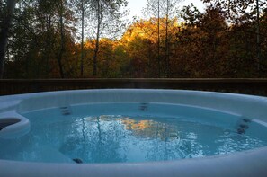 Outdoor spa tub - A-Frame Cabin -Hot Tub - Bluff Views -RRG (Powell County)