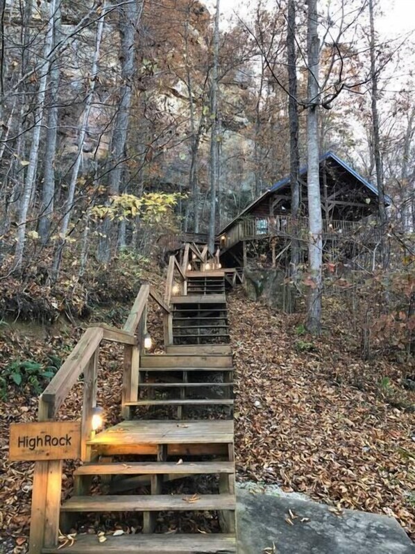 المنطقة المحيطة بالمنشأة