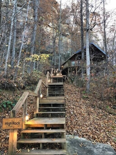 High Rock Cabin | RRG | Hot Tub!