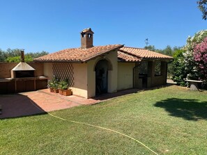 Property grounds - Farmhouse with Pool and Golf in Maremma 10 min. from the beach (Tarquinia)