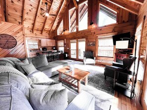 Televisión y chimenea 