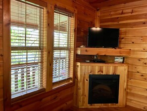 Interior - Mammoth Arch | Hot Tub | RRG | Near Nada Tunnel (Stanton)