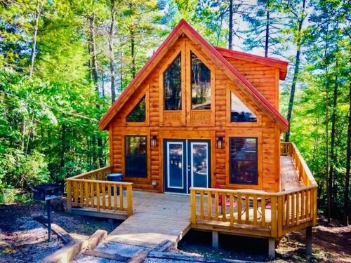 Cozy Cabin| RRG | hot tub | wifi | Private