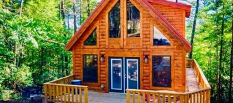 Cozy Cabin| RRG | hot tub | wifi | Private