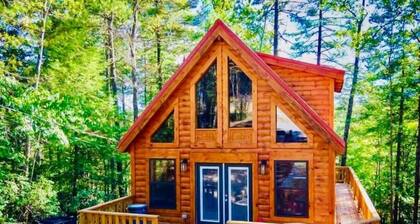 Cozy Cabin| RRG | hot tub | wifi | Private