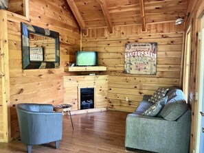 Fernseher, Kamin, DVD-Player