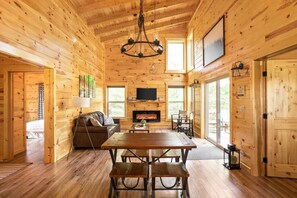 TV, fireplace