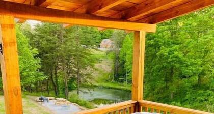 Smallwood - Central RRG Cabin with Hot Tub & WiFi