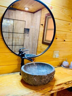 Badewanne, Handtücher, Toilettenpapier