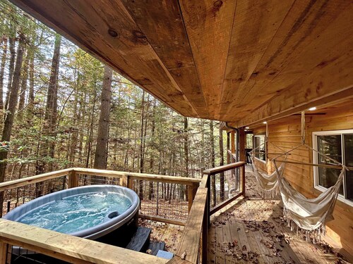 The Founder - Iconic Rockhouse Cabin!