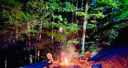 Timberview •Central RRG w/ WiFi, Hot Tub, Fire Pit