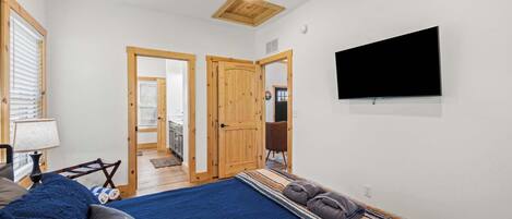 3 bedrooms, iron/ironing board, travel cot, WiFi